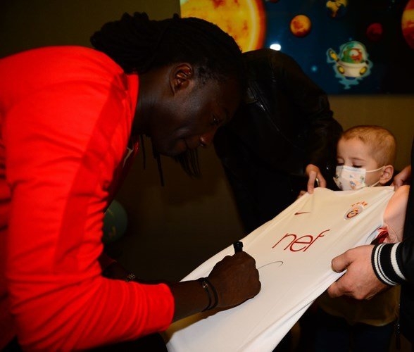 Bafetimbi Gomis’ten Anlamlı Ziyaret galerisi resim 2