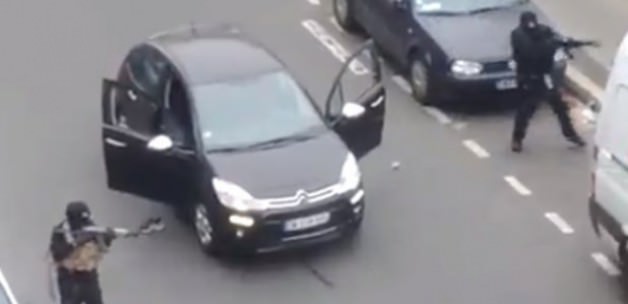 Paris'te polisin öldürülme anı montaj iddiası