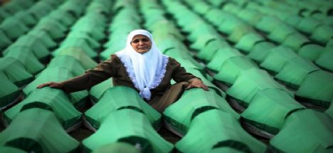 Srebrenitsa Anneleri, Ülke Ülke Gezip Anlatıyor