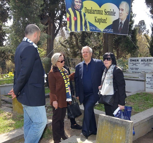 Serkan Acar Kabri Başında Anıldı