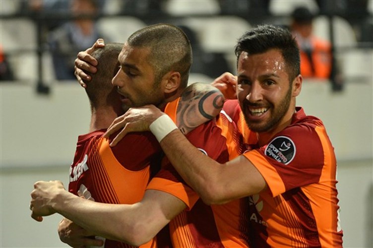 Galatasaray Yarışı bırakmadı?