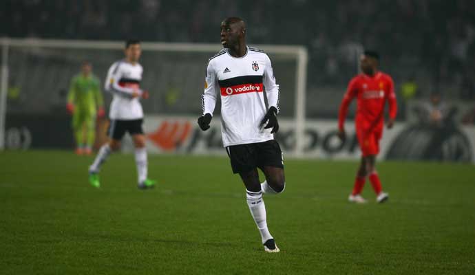Demba Ba uçuyor