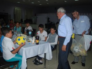 Eskil Belediyesinden  Yetim Çocuklara İftar!