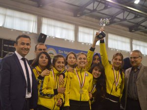 Eskil 75.Yıl Anadolu Lisesi Kız Futsal Takımı 5. Kez Aksaray Şampiyonu