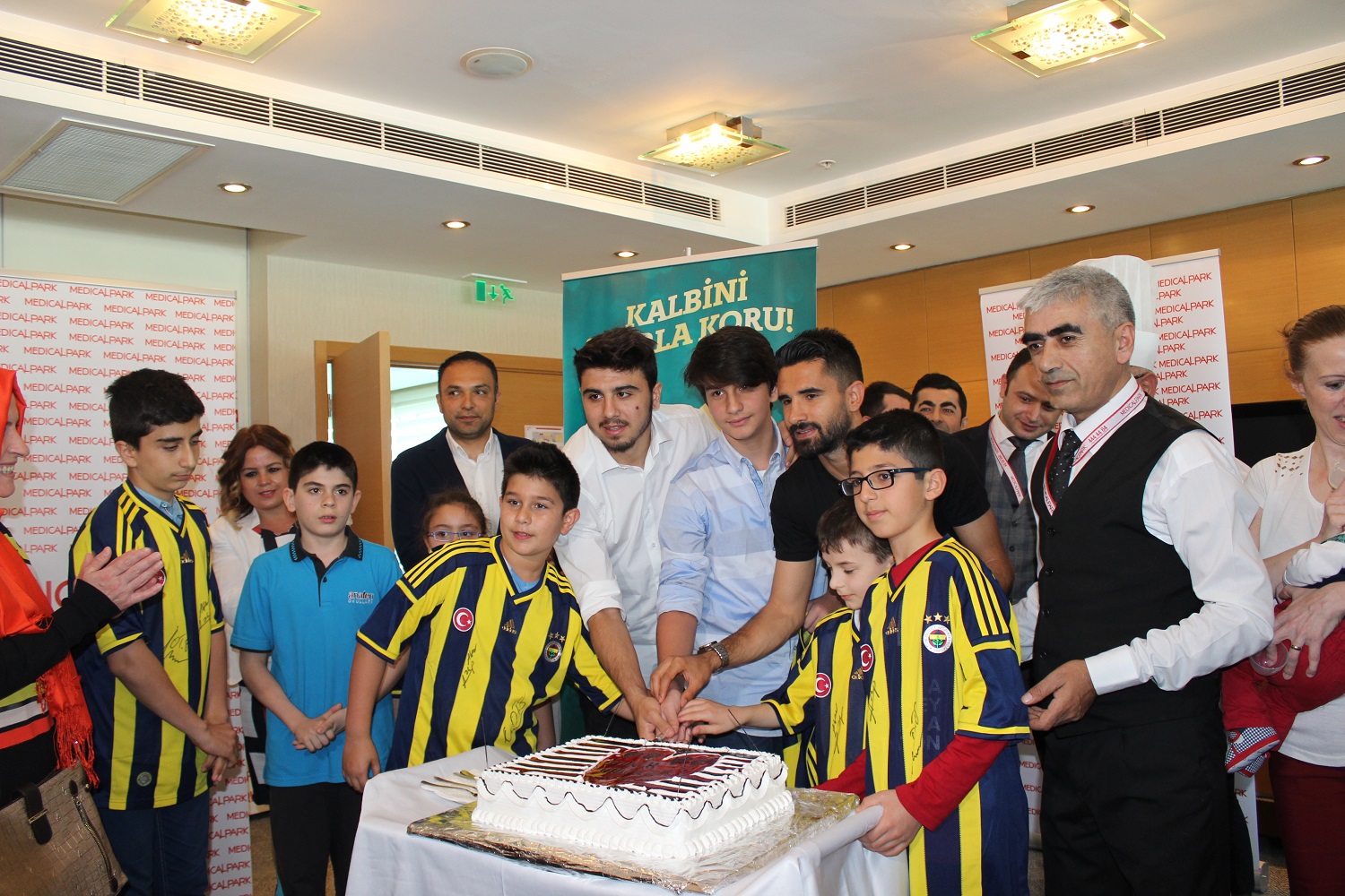 Fenerbahçeli Futbolcular Küçük Kalp Hastalarıyla Buluştu