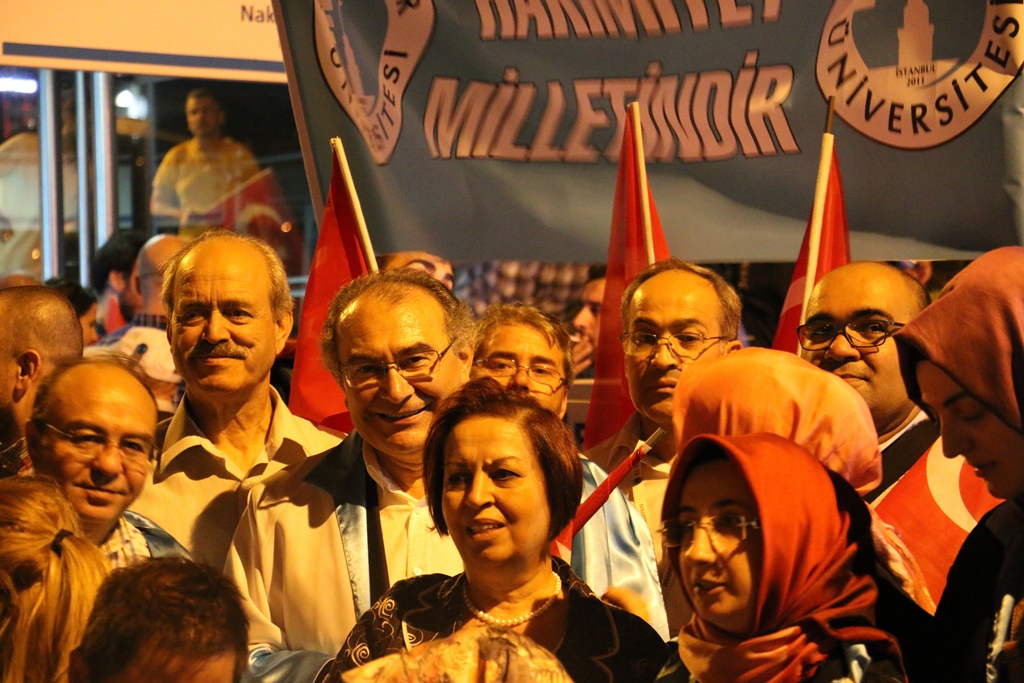 Üsküdar Üniversitesi “demokrasi” yolunda yürümeye devam ediyor