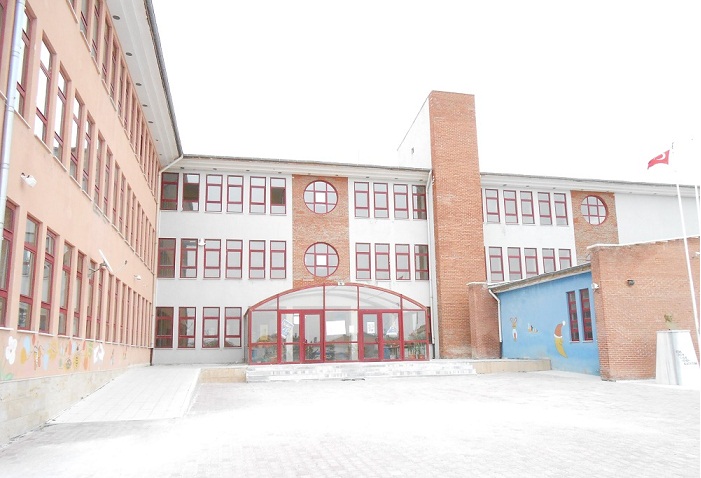 Eskil'deki O Okuldan Büyük Başarı! 13 Öğrenci Fen Lisesi Kazandı