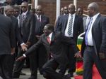 Zimbabwe Cumhurbaşkanı düştü