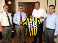 Fenerbahçeliler Derneği Vali Aykut Pekmez’i ziyaret etti